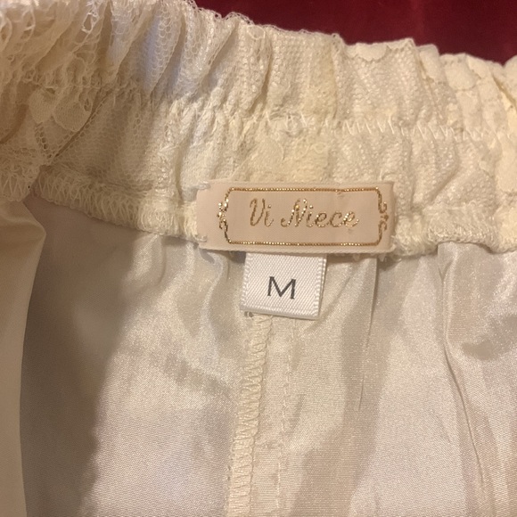 Vintage 90s Vi Niece Ivory Sheer Lace with Lining Knee Length Shorts Size Medium - Picture 5 of 8